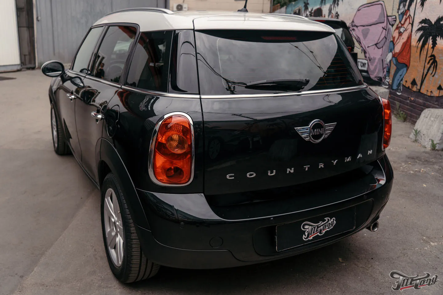 Реанимация для Mini Countryman: химчистка салона + полировка и керамика кузова